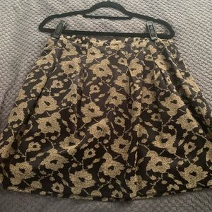 Gold /tan and black skirt from loft size 8 great fit, small flare out
